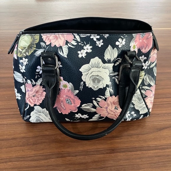 Floral - Picture 3 of 4